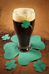 dark irish beer for st patick's day - obrazy, fototapety, plakaty