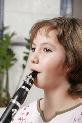 mädchen mit klarinette