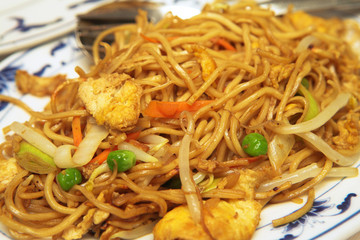 plate of chicken chow mein