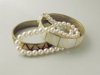 pearl brancelets and pearls-imitation-corals