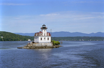 Fototapeta na wymiar lighthouse on the hudson