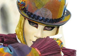 here eye