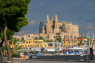cathedral © PixAchi