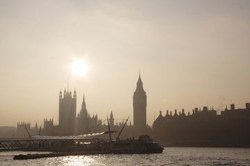 Fototapeta na wymiar london mgła 1
