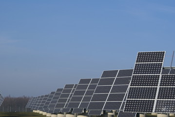 Fototapeta premium erneuerbare energien - sonnenenergie