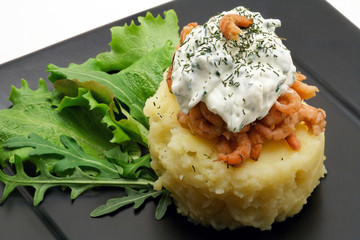 mashed potatoes with shrimps and creamy cheese clo