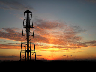 silhouette oil rig