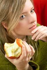 girl with apple