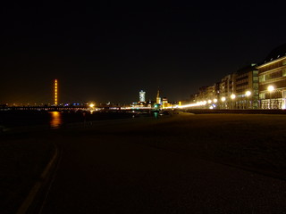 Fototapeta na wymiar rheinpromenade bei nacht