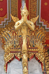 praying statue