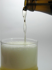 bierglas wird gefüllt 2