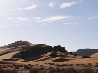 Fototapeta na wymiar dunes de sable et roches
