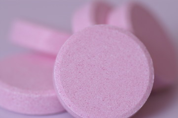 Obraz na płótnie Canvas pink vitamine pills