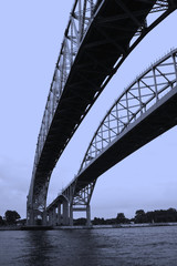 Fototapeta premium blue water bridge