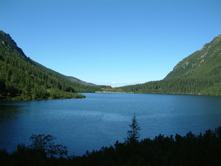 Obraz na płótnie Canvas Jezioro w górach