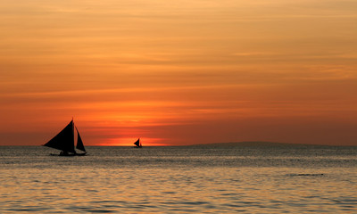 Obraz na płótnie Canvas sailing off into the sunset