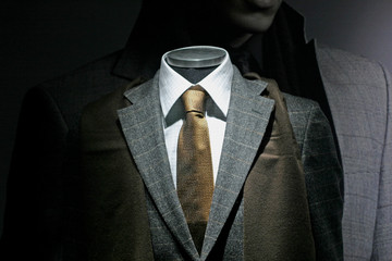 costard, cravate et écharpe