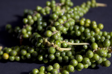 grains en grappe de poivre vert thaï