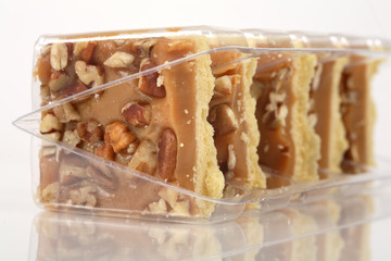 pecan caramel shortbread cakes