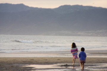 Fototapeta na wymiar young girls on venice beach