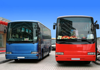 Fototapeta na wymiar Autobus czeka na turystów