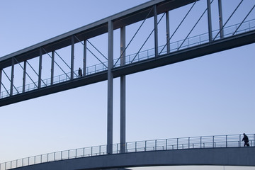 passanten spreebrücke