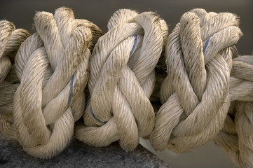3 knots on a rope