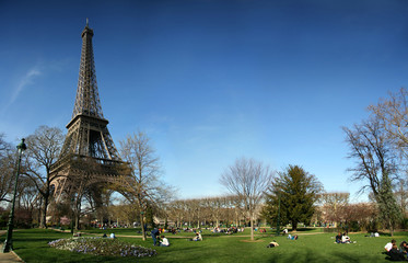 eiffel tower with panoramic hd view