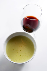 bol de soupe & verre de vin
