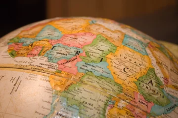 Fotobehang afrika op wereldbol © Dana Britton