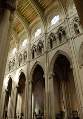 Fototapeta na wymiar cathedral of almudena in madrid. central gallery