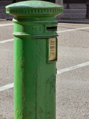 Fototapeta na wymiar pillar post box