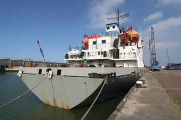 ship and cranes