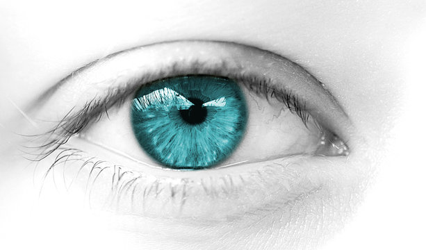 oeil bleu vert regard de femme heureuse