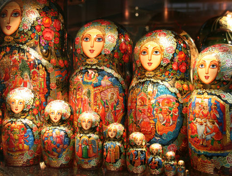 russian matrioshka nesting dolls