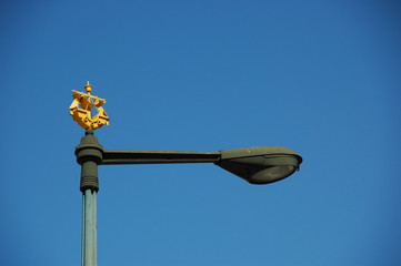 lampadaire avec bateau