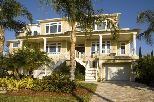 luxuroius mansion in florida