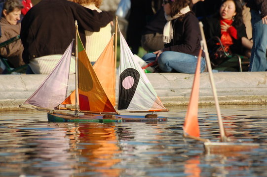 petits bateaux sur l'eau