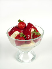 strawberry and vanilla sundae