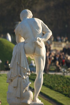 penseur dans un jardin