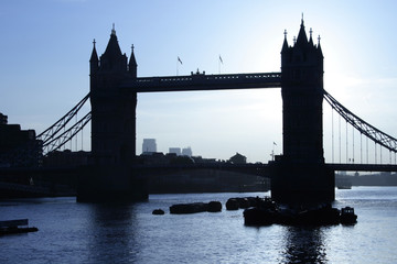 Fototapeta na wymiar tower bridge london, cool sunrise silhouette
