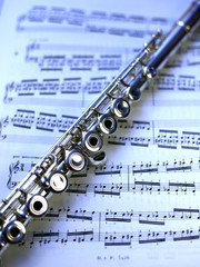 fl&ucirc;te sur une partition de musique