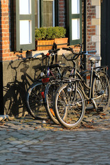 Fototapeta na wymiar bicycles in front of house in brugges, belgium