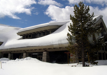 visitor center in yellowstone park in winter