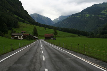 Naklejka premium mountrains road perspective