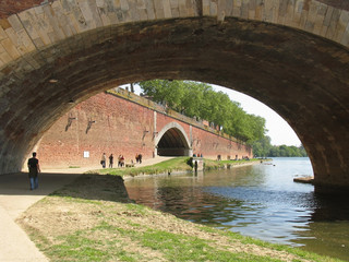 bridge in toulouse