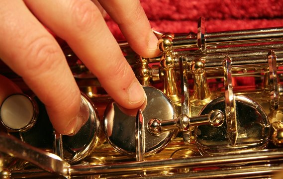 hand on saxophone