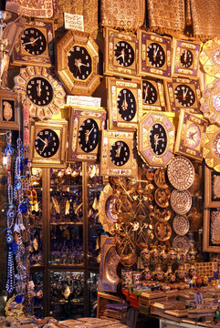 clock and souvenirs in esfahan