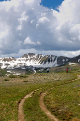 independence pass colorado with hikers