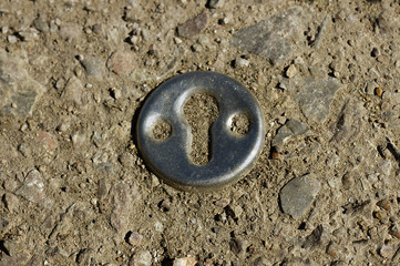 keyhole in the dirt
